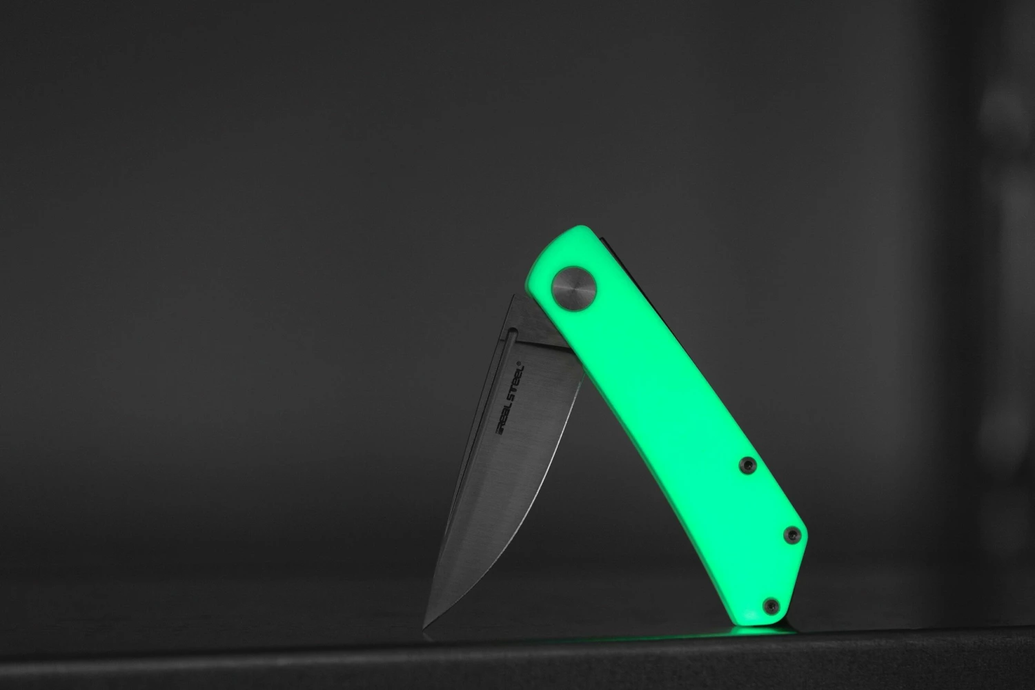 Real Steel Luna 7001GK Glow In The Dark Green, Knivesandtools Exclusive Slipjoint-Taschenmesser 9 Real Steel Luna 7001GK Glow In The Dark Green, Knivesandtools Exclusive Slipjoint-Taschenmesser – Bild 7